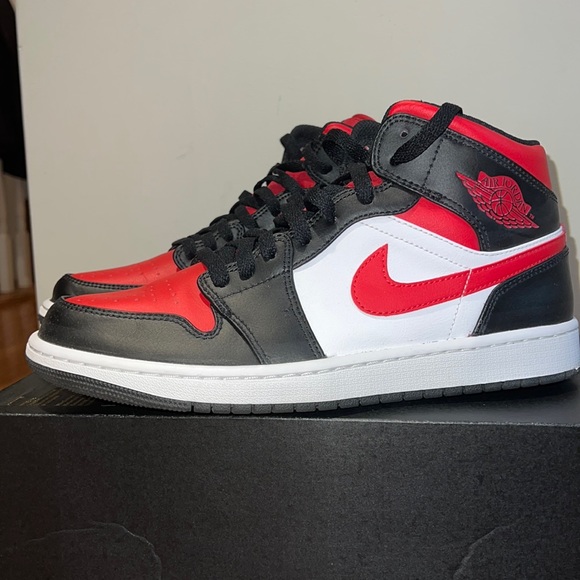 Mens Air Jordan 1 Mid - Picture 3 of 10